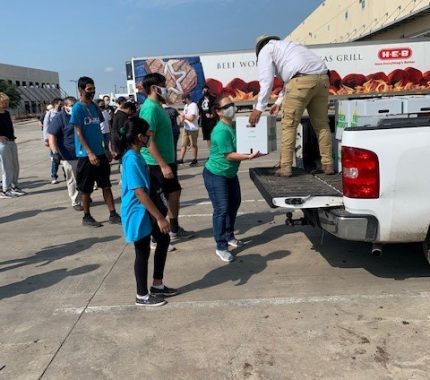 Mays Center looks for food bank volunteers - The Mesquite Online News - Texas A&M University-San Antonio