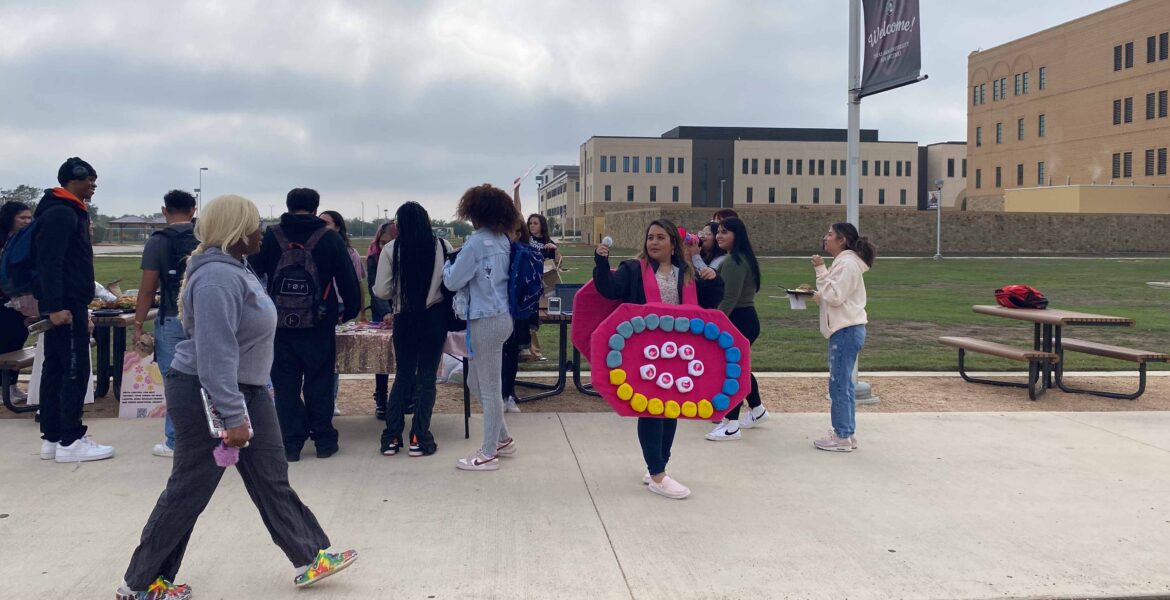 Planned Parenthood visits TAMUSA, partners with student club for birth control awareness - The Mesquite Online News - Texas A&M University-San Antonio