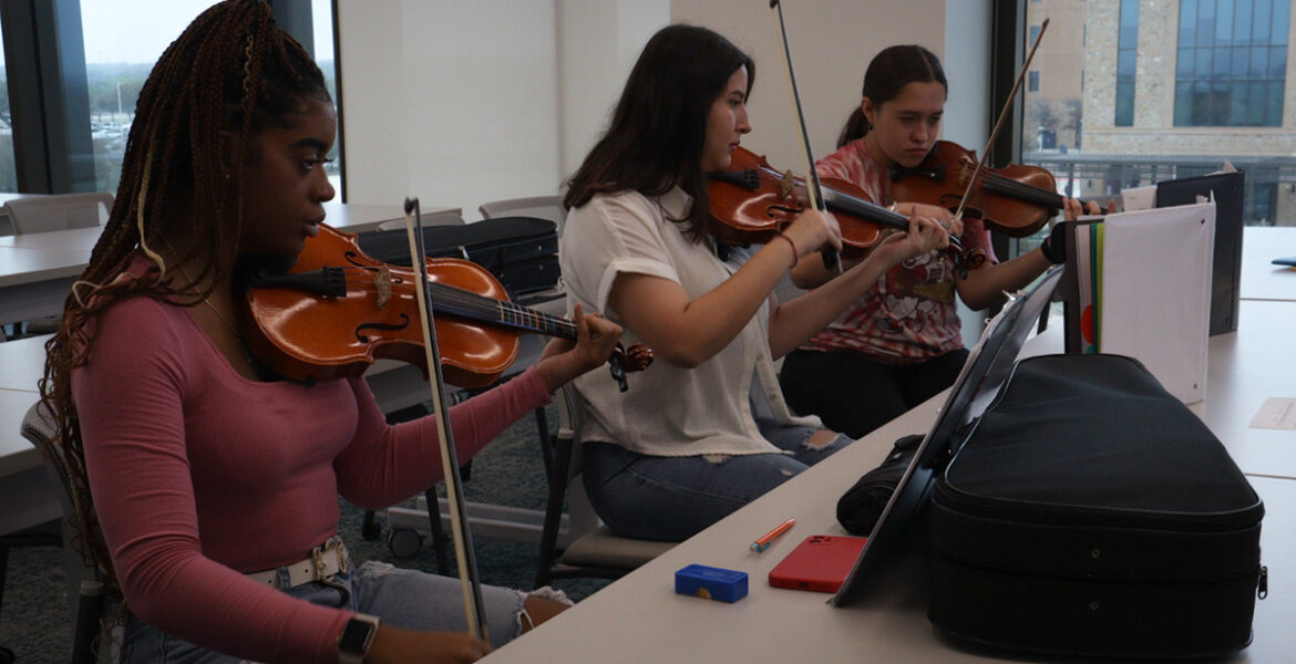 New strings club makes campus more musical - The Mesquite Online News - Texas A&M University-San Antonio