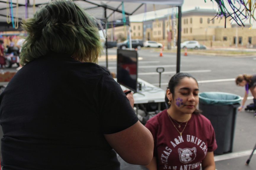 Students take a break at Jaguar Den Tailgate - The Mesquite Online News - Texas A&M University-San Antonio