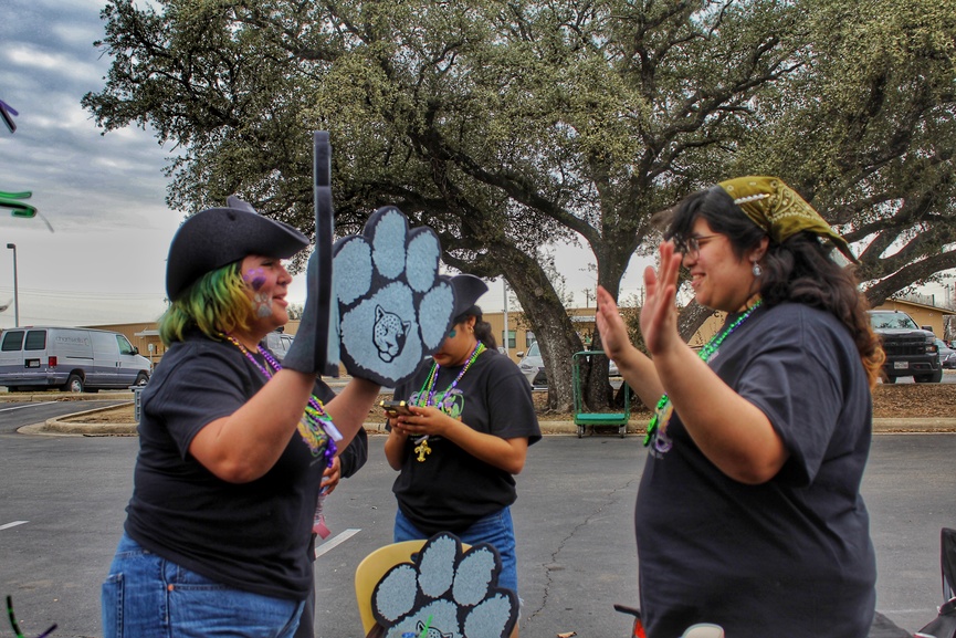Students take a break at Jaguar Den Tailgate - The Mesquite Online News - Texas A&M University-San Antonio