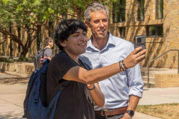 Beto O’Rourke, Powered by People bring voter registration effort to A&M-San Antonio - The Mesquite Online News - Texas A&M University-San Antonio